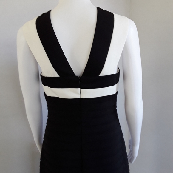 Adrianna Papell Dresses & Skirts - ADRIANNA PAPELL BLACK & WHITE BODY CON DRESS SZ 8